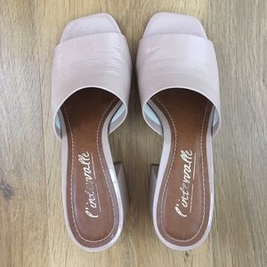 L’intervalle Nude Patent Leather Mules